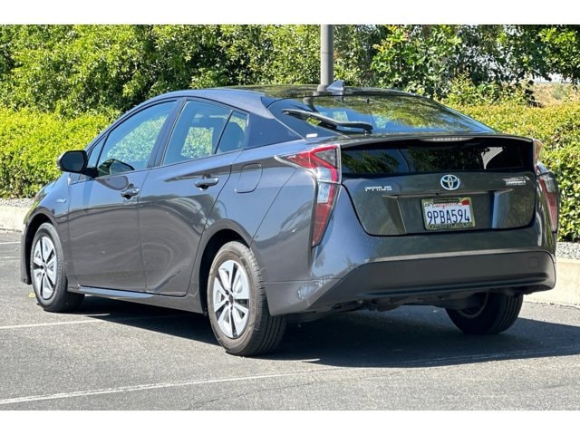 2016 Toyota Prius Two photo 2