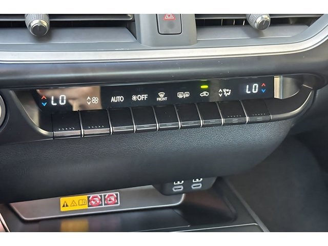 2026 Lexus UX Hybrid 300h Premium - Photo 17