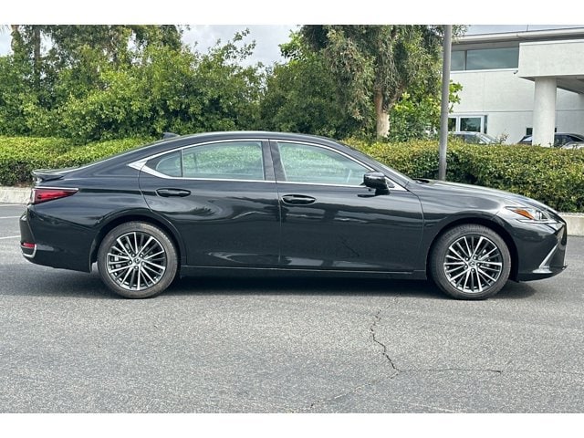 2025 LEXUS ES 300h Base photo 6