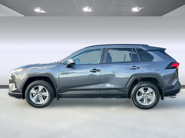 2022 Toyota RAV4 Hybrid XLE photo 2