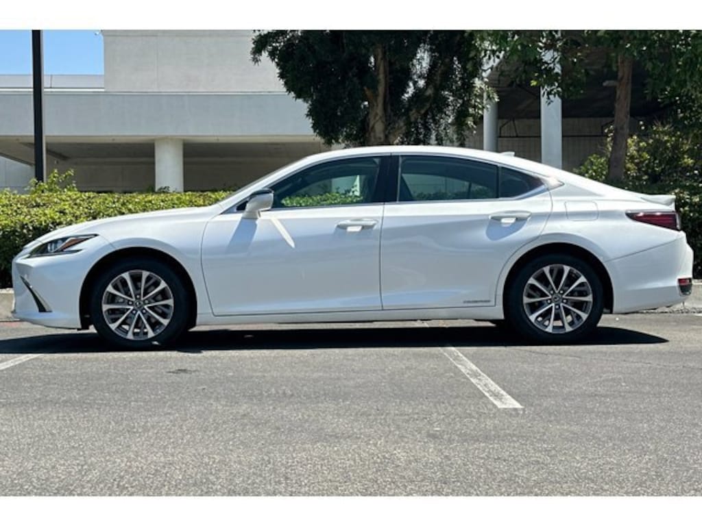 Used 2022 Lexus ES 300h Sedan