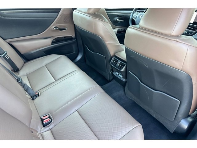 2025 Lexus ES Hybrid 300h - Photo 30