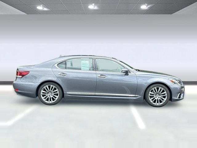 2017 LEXUS LS 460 L photo 3