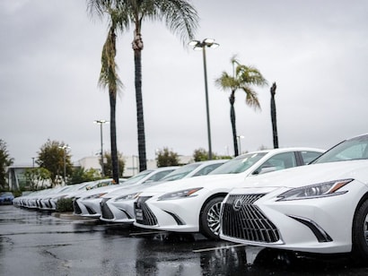 Cars for sale on the Crown Lexus lot