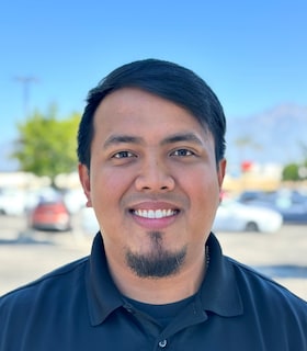 Staff member Joachim Reyes - Tagalog from ID_3b28f0