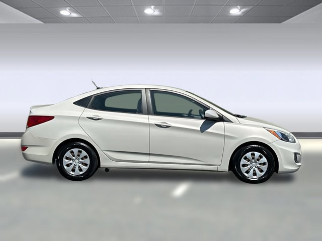 2016 Hyundai Accent SE photo 3