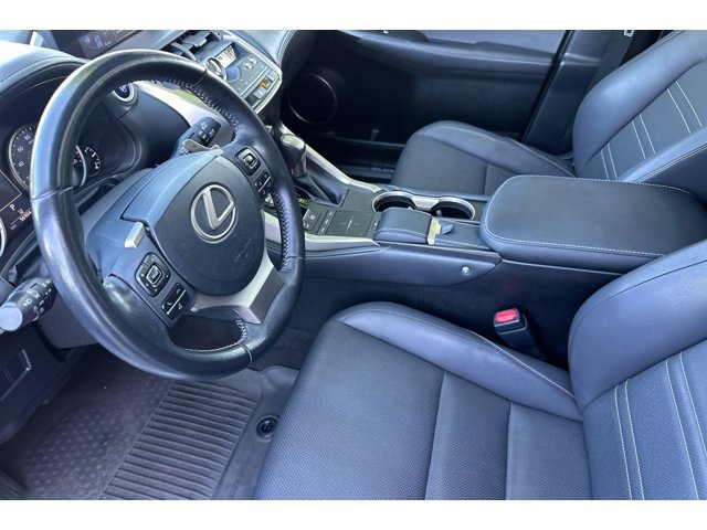 2019 Lexus NX 300h Luxury photo 3