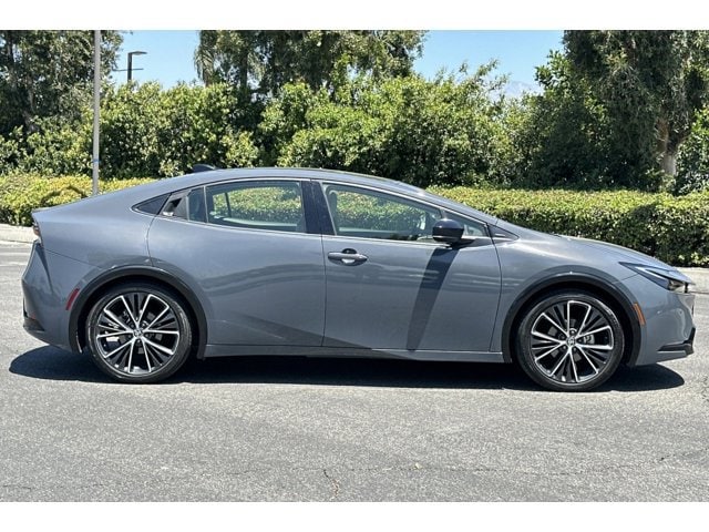 Prius XLE Hatchback