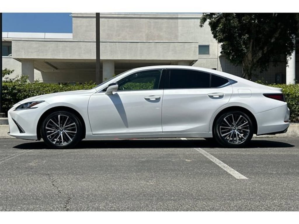 Used 2024 Lexus ES 350 Sedan