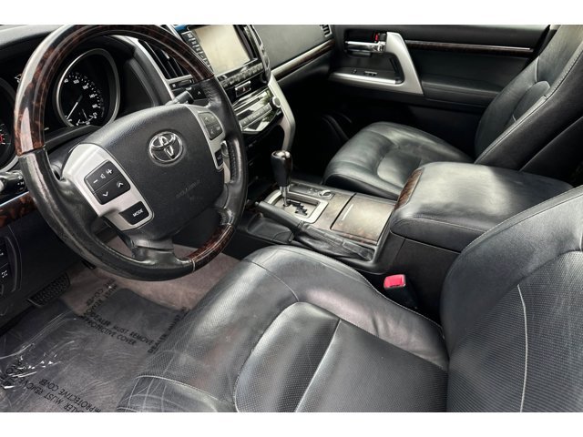 2015 Toyota Land Cruiser photo 3