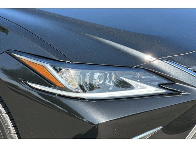 2025 Lexus ES Hybrid 300h - Photo 11