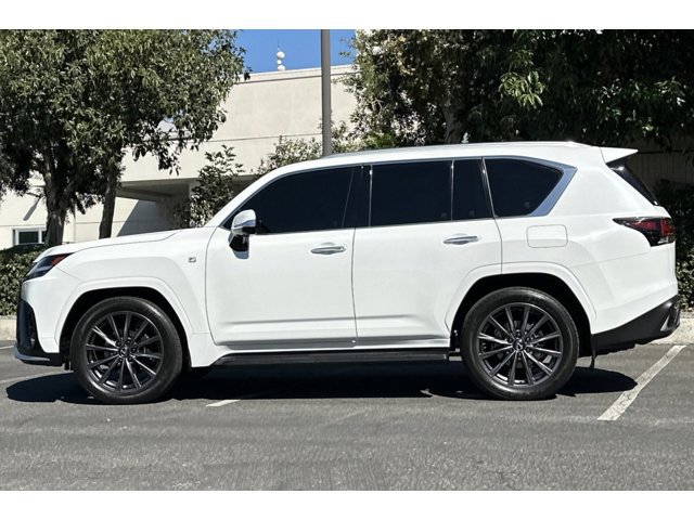 2024 Lexus LX 600 F SPORT photo 2