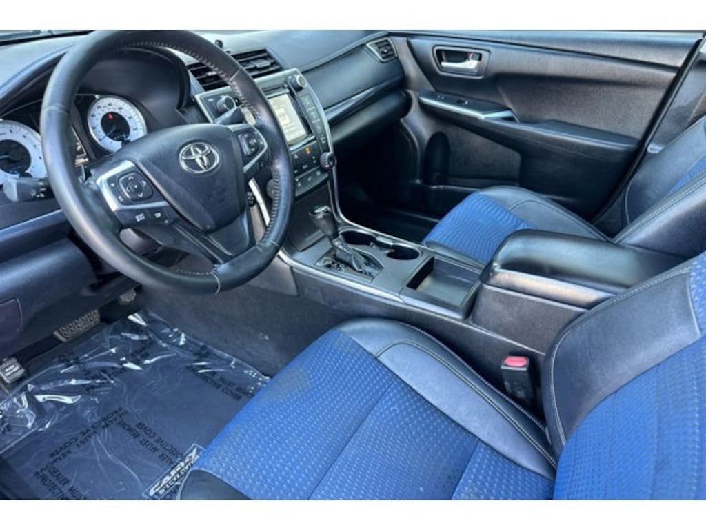 Used 2016 Toyota Camry SE w/Special Edition Pkg Sedan