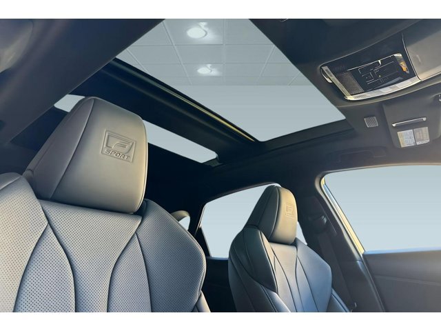 2026 Lexus NX PHEV 450h+ - Photo 13