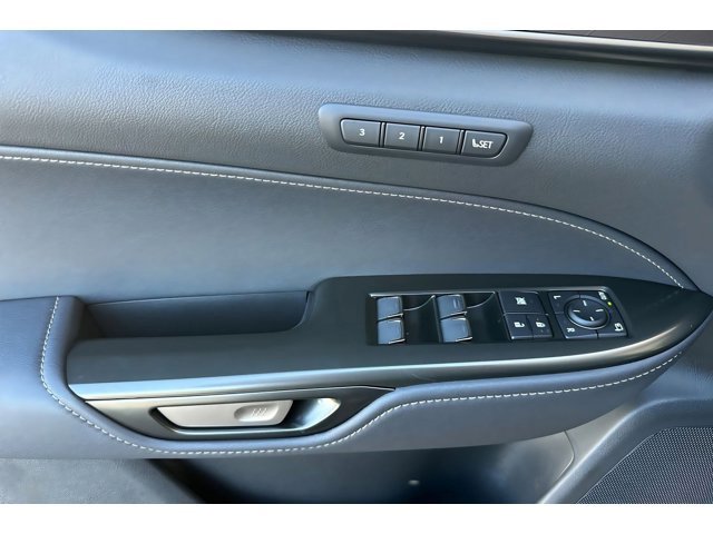 2026 Lexus NX PHEV 450h+ - Photo 12