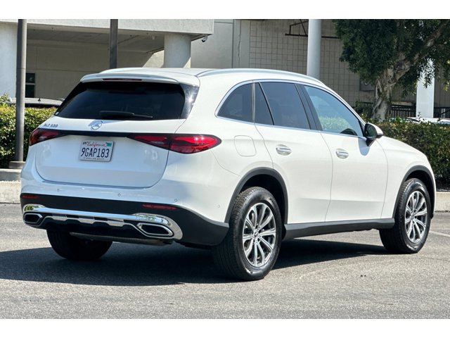 2023 Mercedes-Benz GLC 300 photo 3