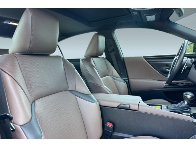 2025 Lexus ES Hybrid 300h - Photo 31
