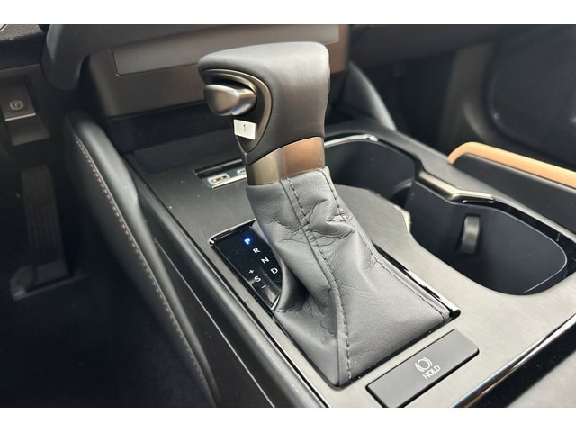 2025 Lexus ES 350 - Photo 17