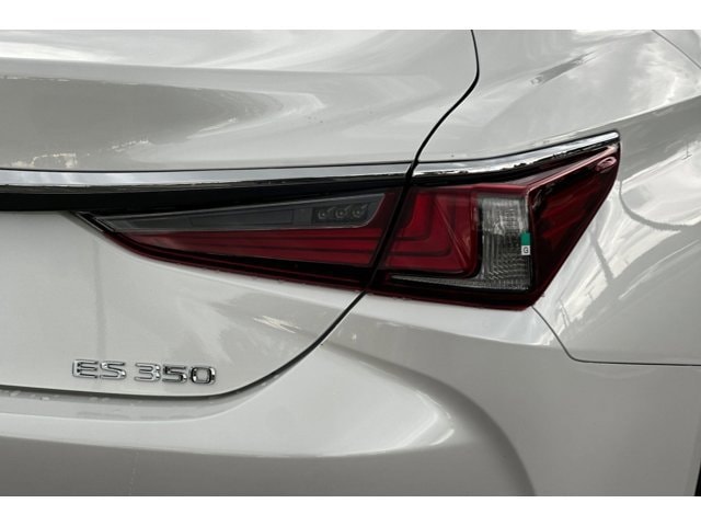 2025 Lexus ES 350 - Photo 12