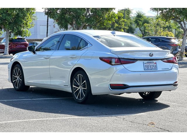 2022 Lexus ES 300h photo 2