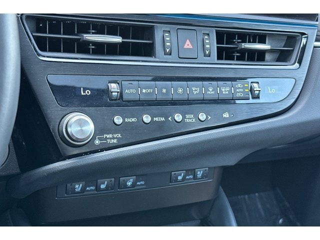 2025 Lexus ES Hybrid 300h - Photo 25
