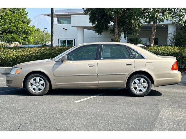 Used 2002 Toyota Avalon XLS with VIN 4T1BF28B92U263619 for sale in Ontario, CA