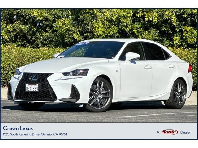 2017 Lexus IS 350's photo