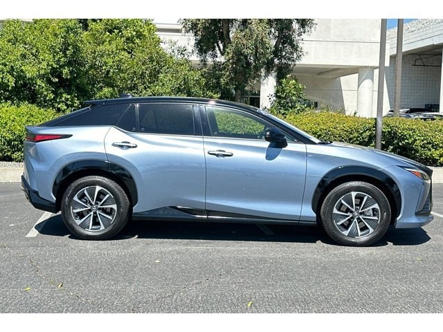 2023 LEXUS RZ 450e Premium w/18" Wheel photo 3