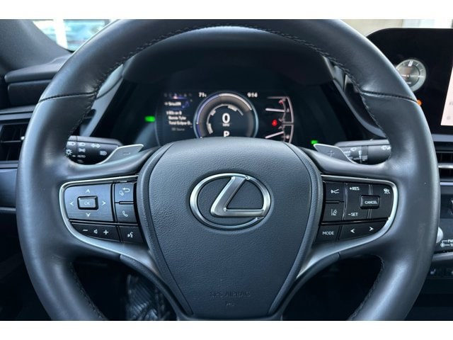 2025 Lexus ES Hybrid 300h - Photo 17