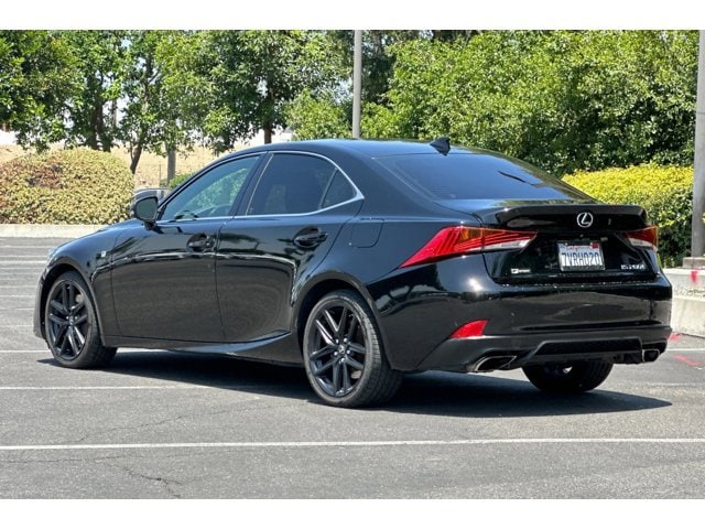 2017 Lexus IS 200t photo 3