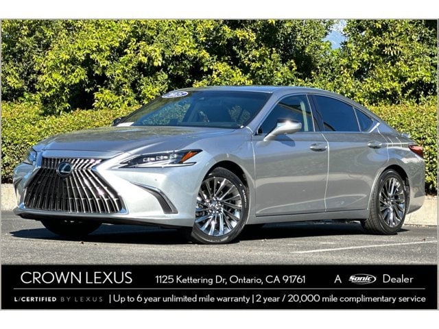 2025 Lexus ES Hybrid 300h Luxury's photo