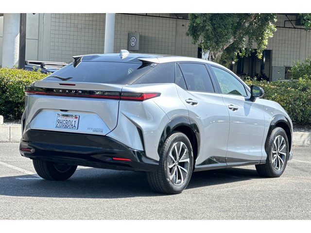 2023 LEXUS RZ 450e Premium w/18" Wheel photo 3