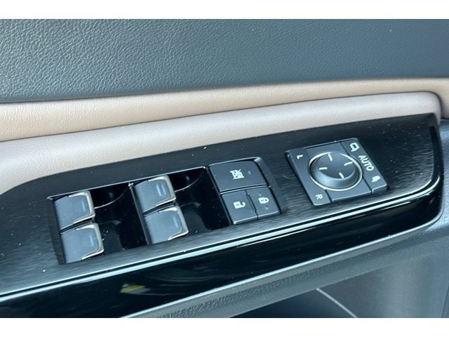 2025 Lexus ES Hybrid 300h - Photo 13