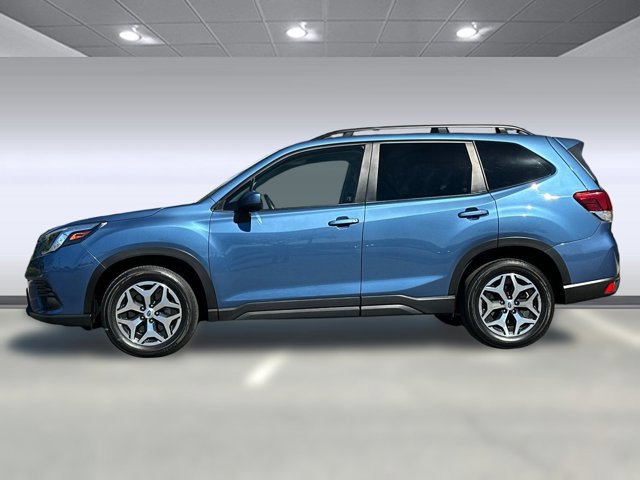 2022 Subaru Forester Premium photo 2