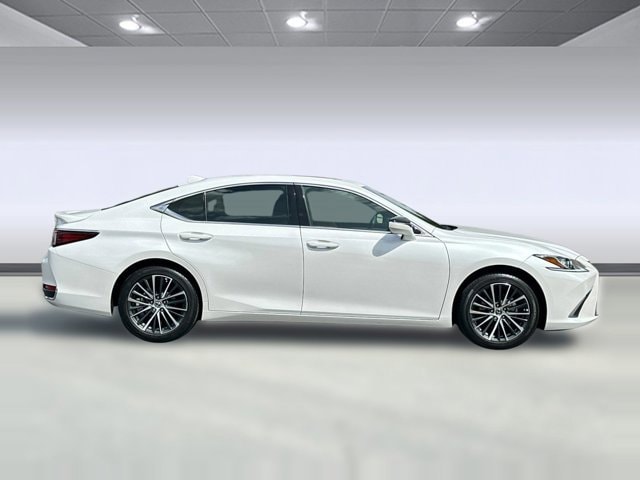 2025 LEXUS ES 300h Base photo 3