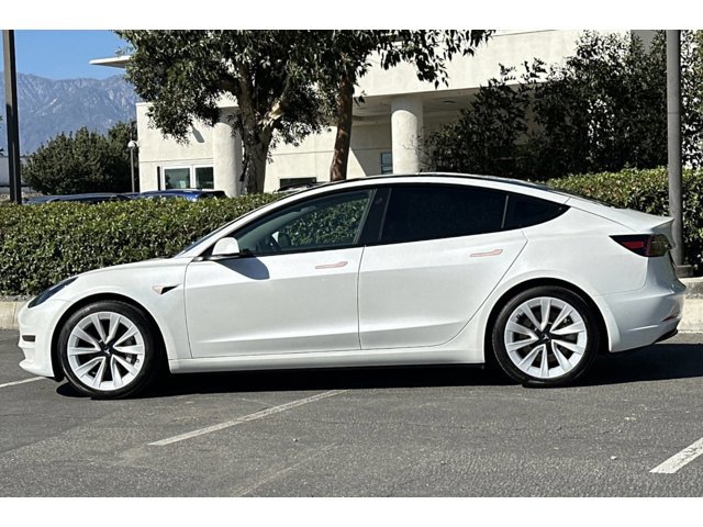 2021 Tesla Model 3 Standard Range Plus photo 2