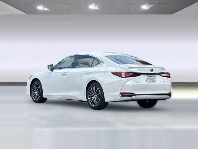 2025 LEXUS ES 300h Base photo 2