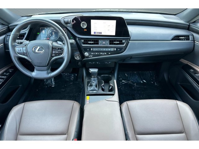 2025 Lexus ES Hybrid 300h - Photo 16
