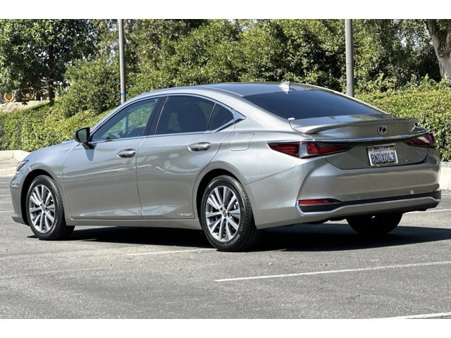 2020 Lexus ES 300h Base photo 2
