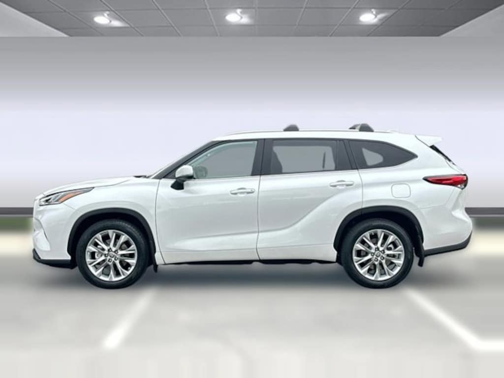 Used 2022 Toyota Highlander Hybrid Limited SUV
