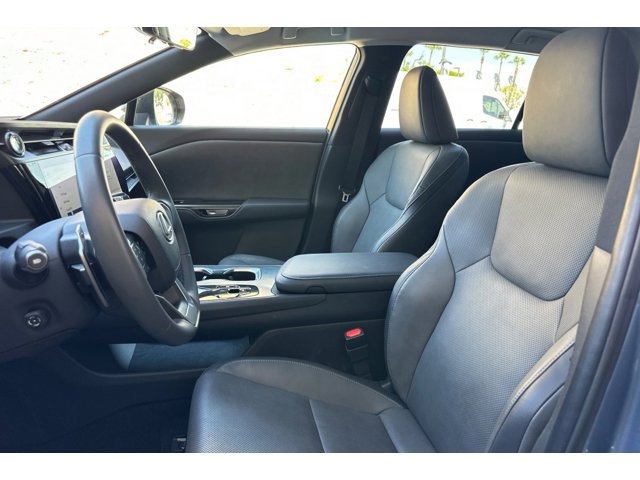 2023 LEXUS RZ 450e Premium w/18" Wheel photo 4