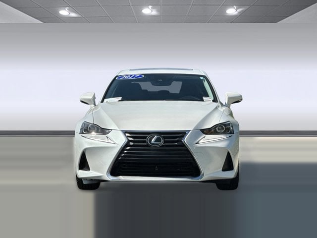 2017 LEXUS IS 200t photo 4