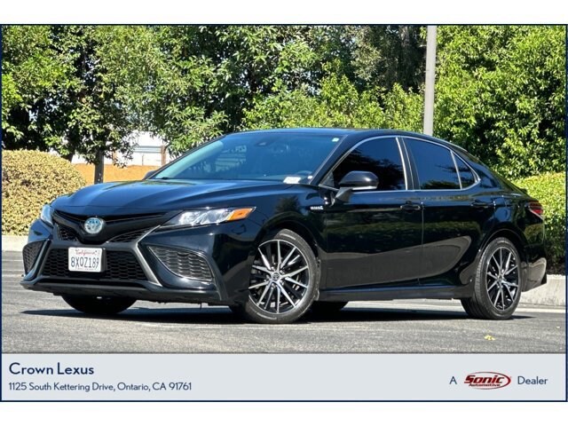 2021 Toyota Camry Hybrid SE — photo 1 of 24