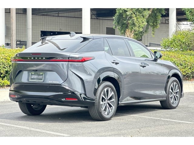 2024 LEXUS RZ 300e Premium w/18" Wheel photo 3