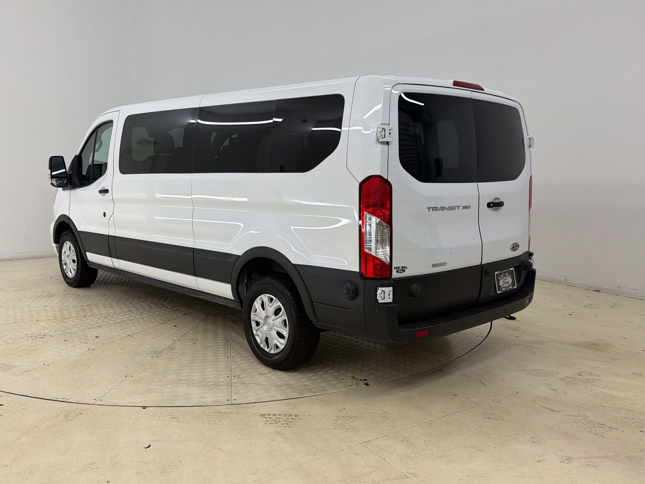 Transit-350 Passenger XLT Wagon Low Roof Van