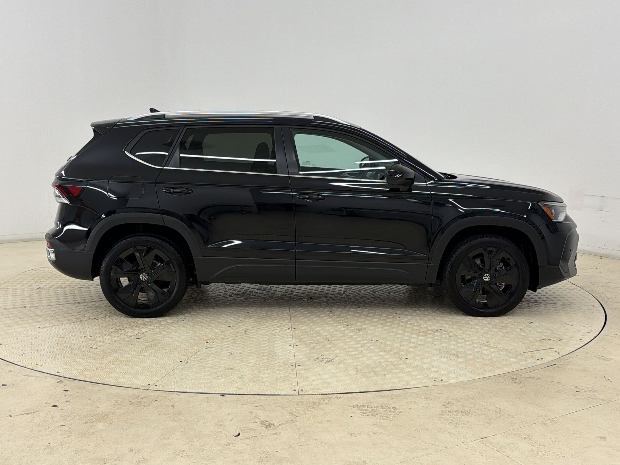 Taos SE SUV