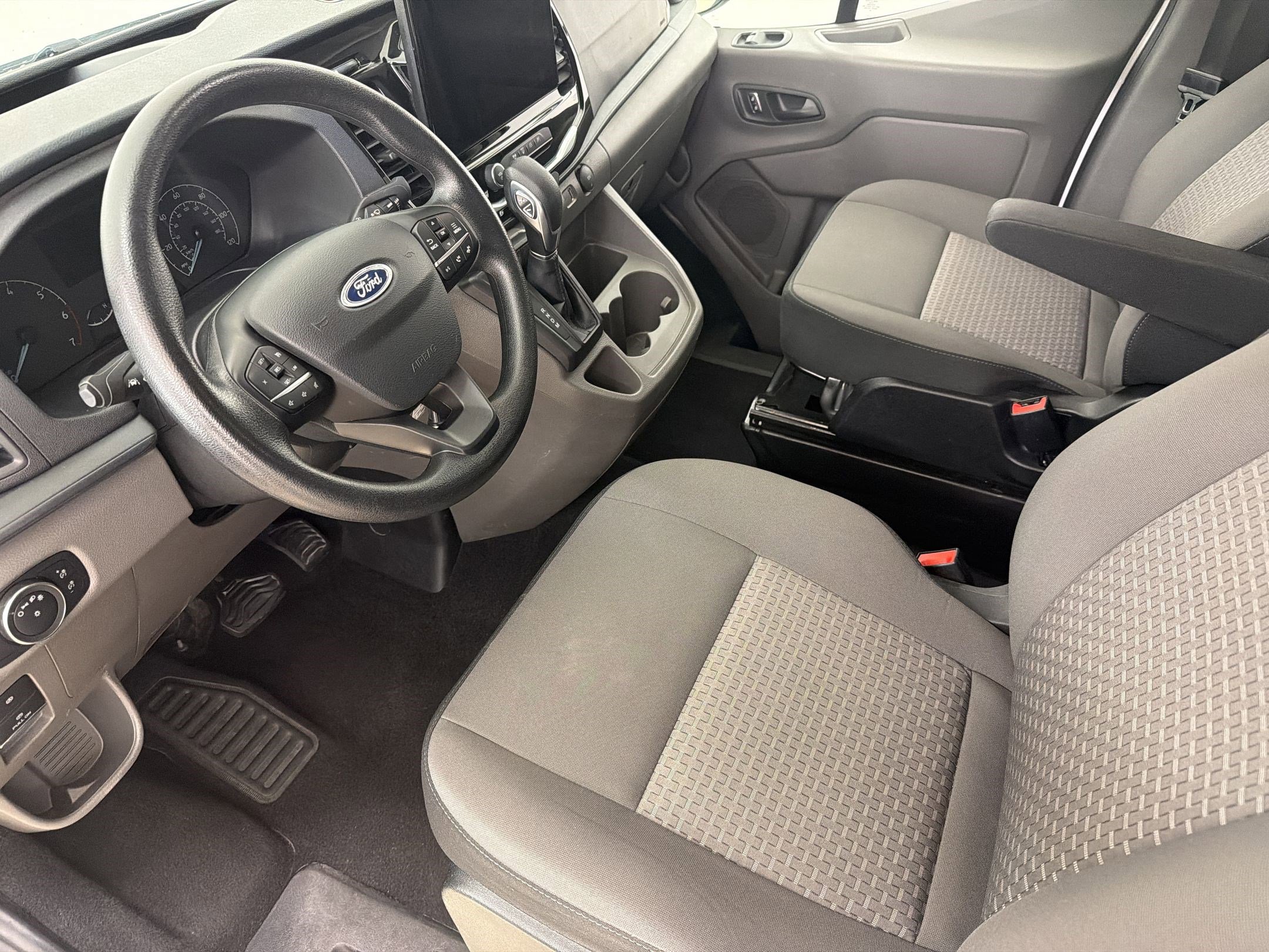 Transit-350 Passenger XLT Wagon Low Roof Van