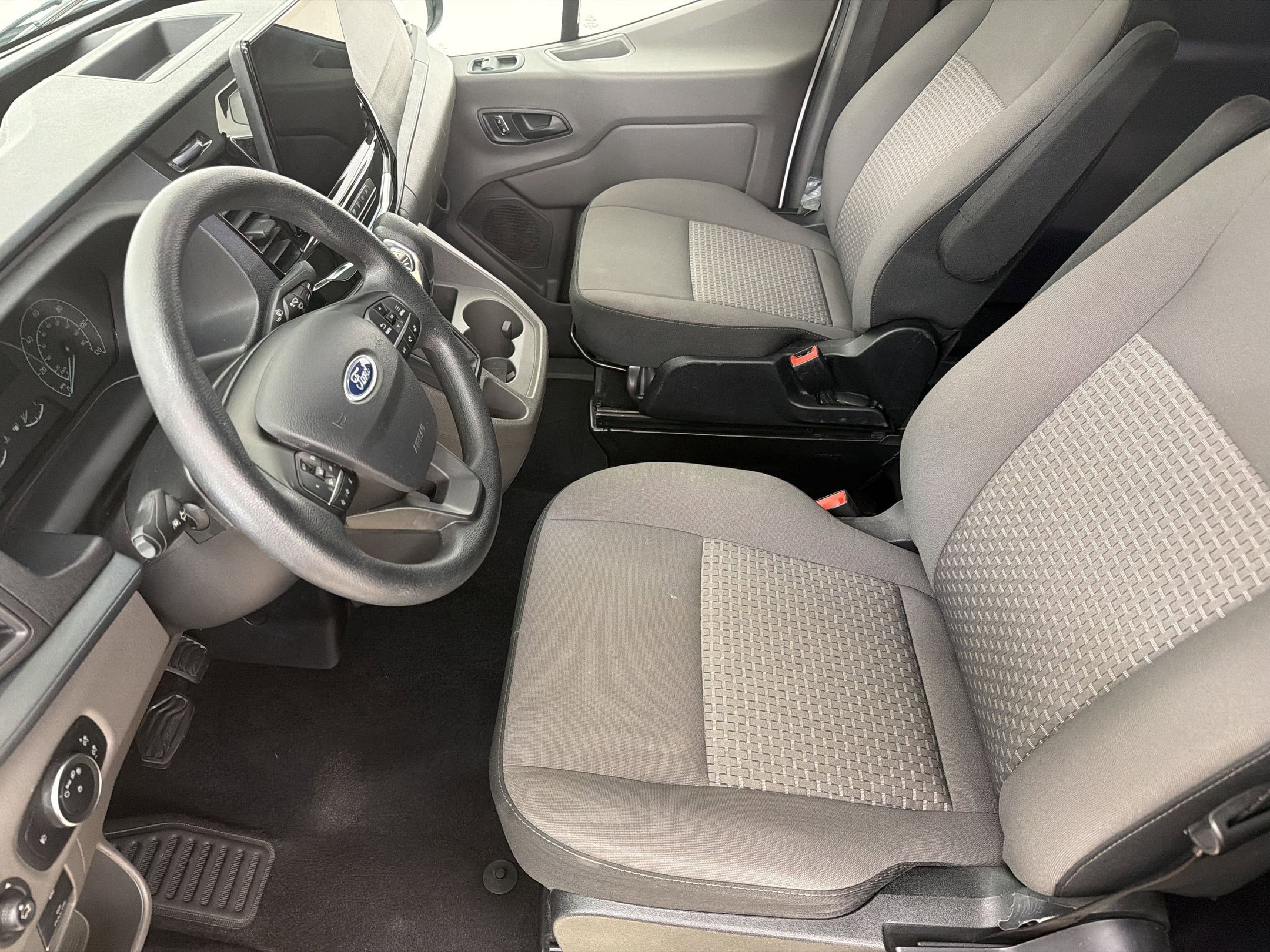Transit-350 Passenger XLT Wagon Low Roof Van