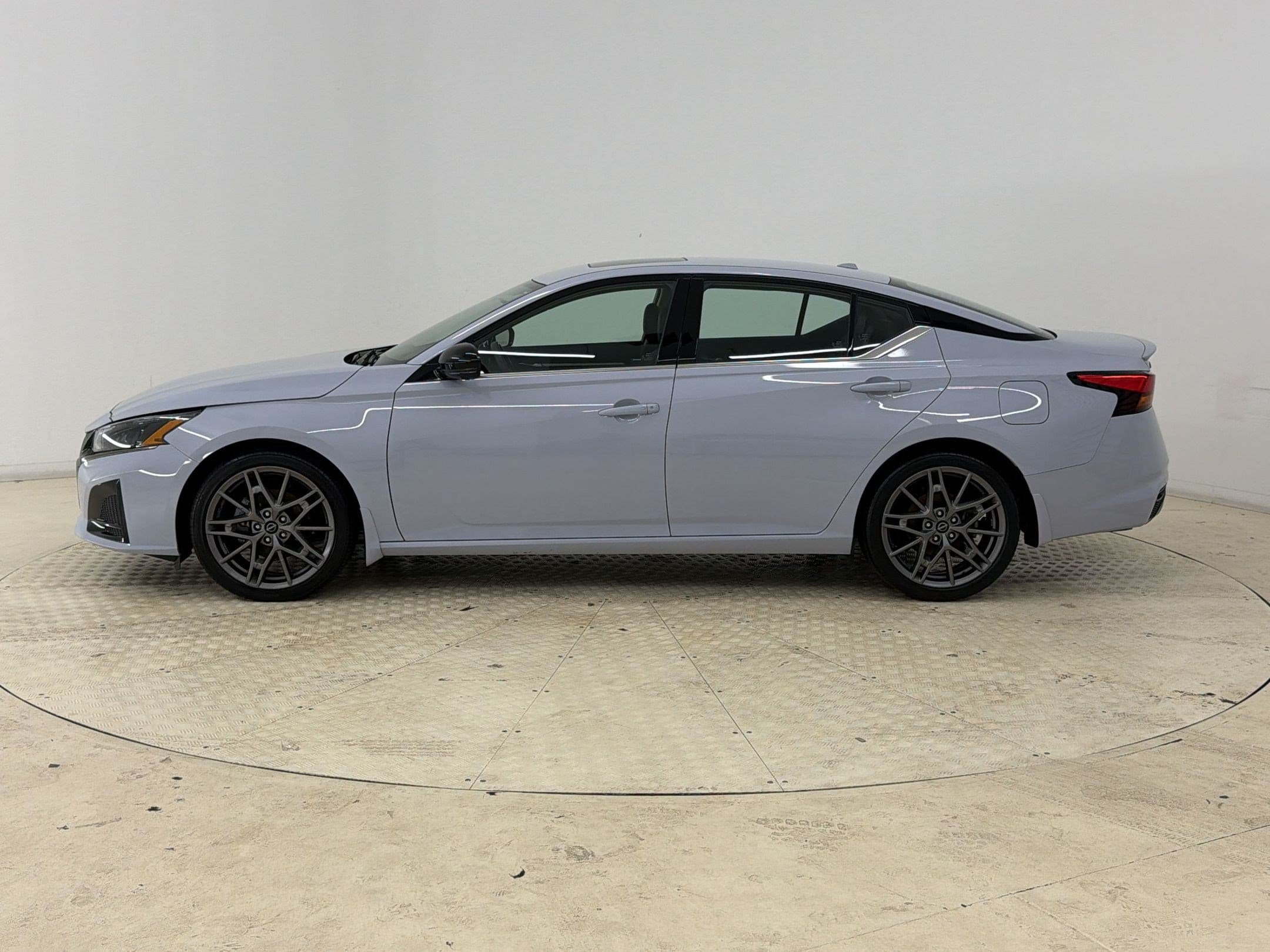 Altima 2.0 SR Sedan