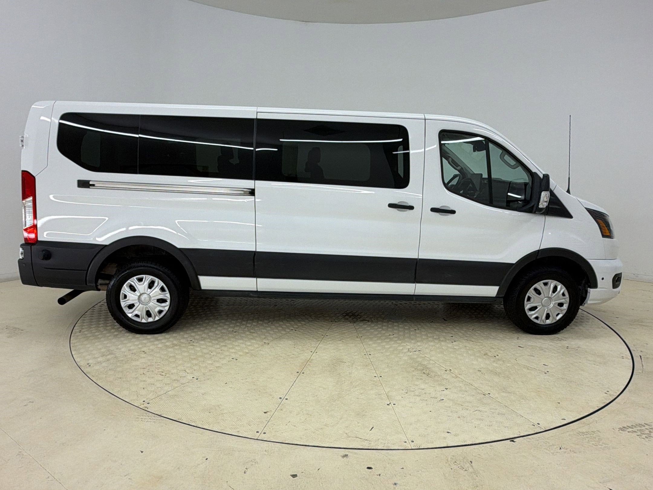 Transit-350 Passenger XLT Wagon Low Roof Van